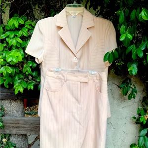 Pin strip suit set blouse and skirt cream color, medium size, good condition.